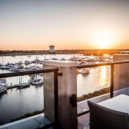 Hilton Garden Inn Charleston Waterfront/Downtown Exterior photo