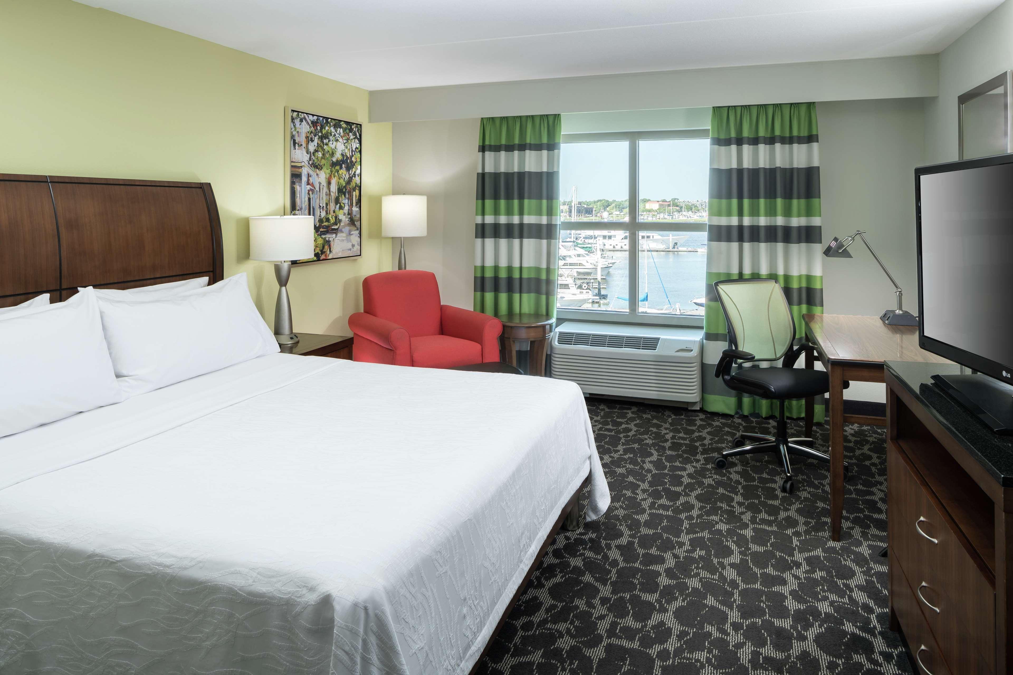 Hilton Garden Inn Charleston Waterfront/Downtown Exterior photo