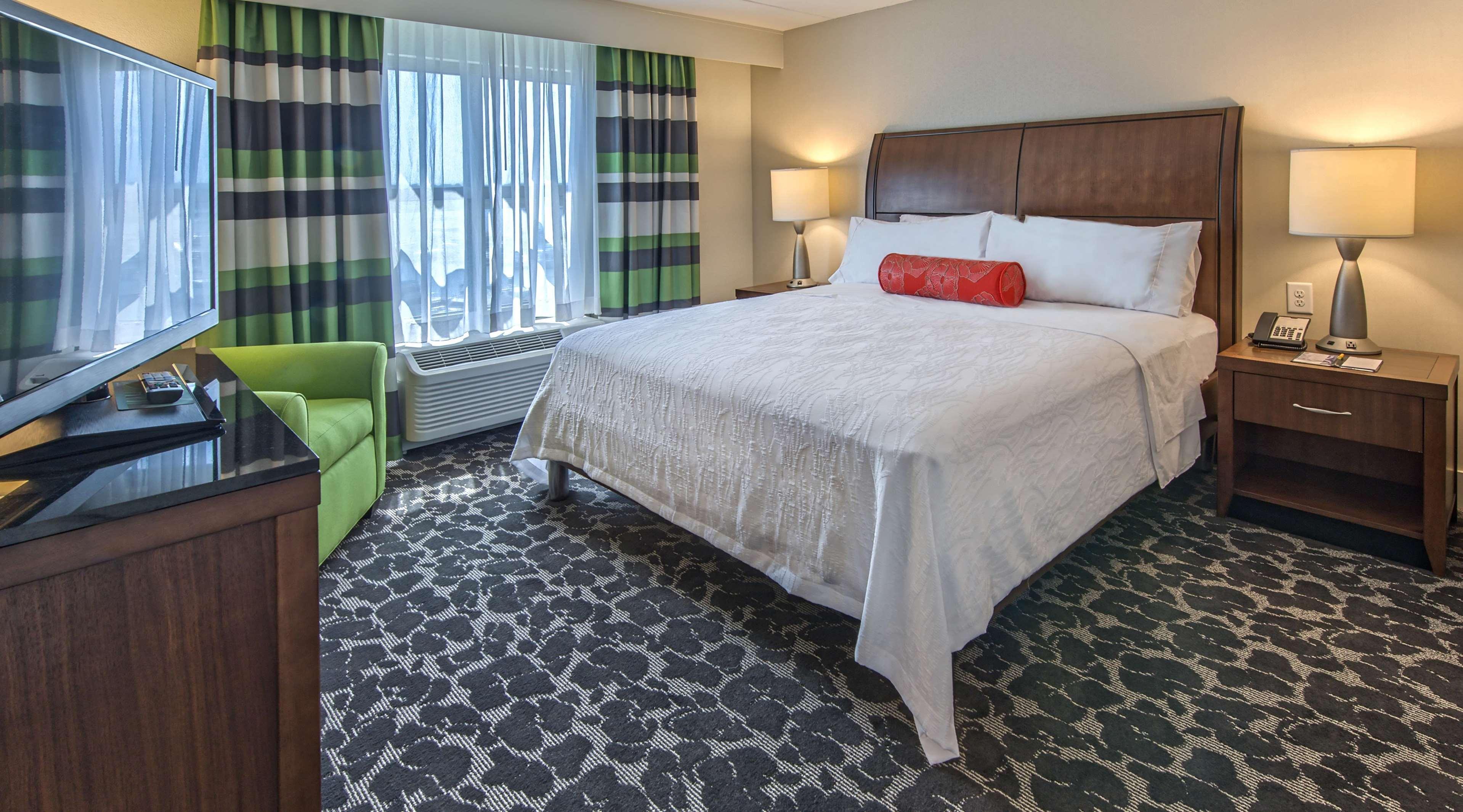 Hilton Garden Inn Charleston Waterfront/Downtown Exterior photo