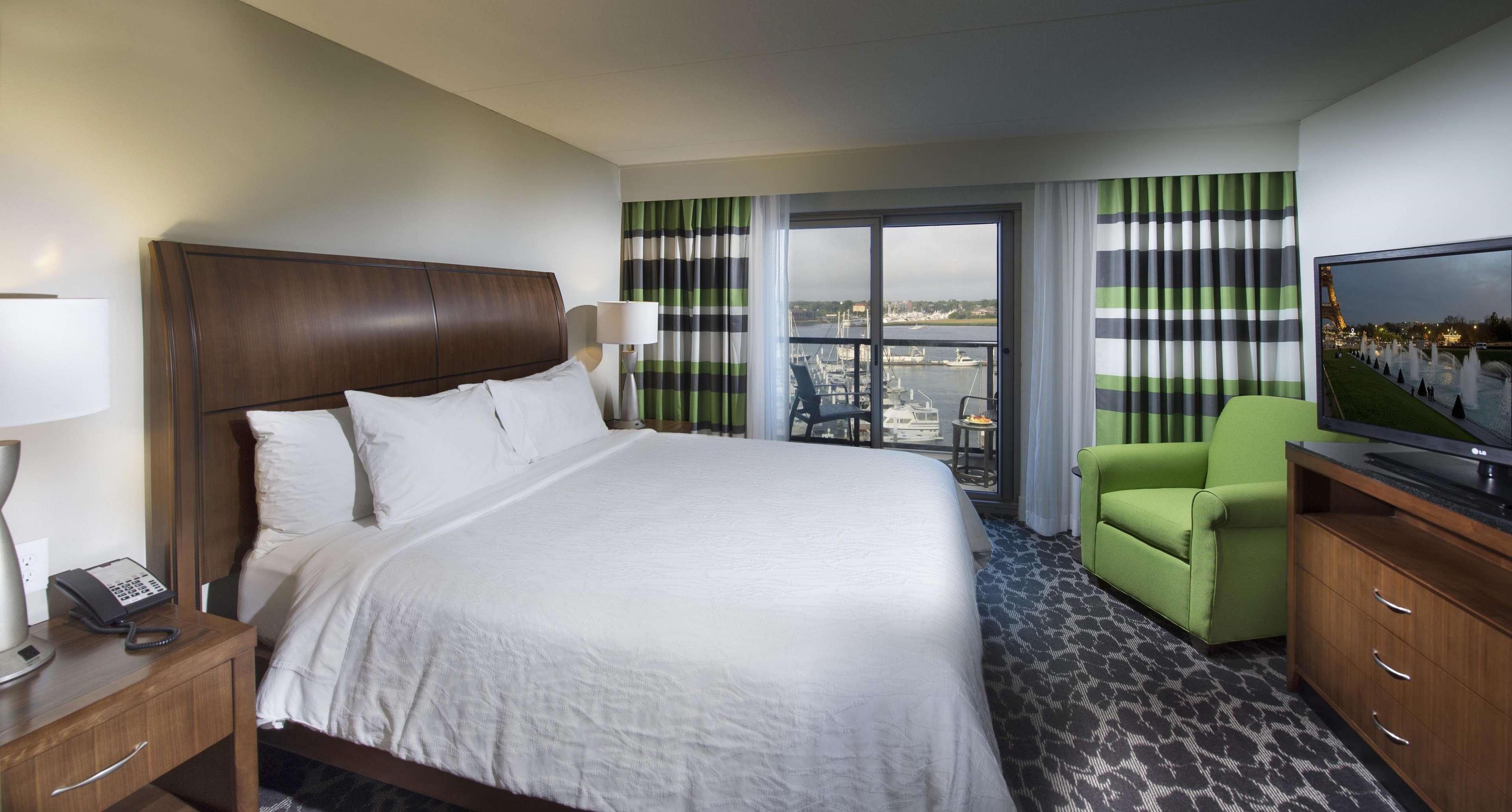 Hilton Garden Inn Charleston Waterfront/Downtown Exterior photo