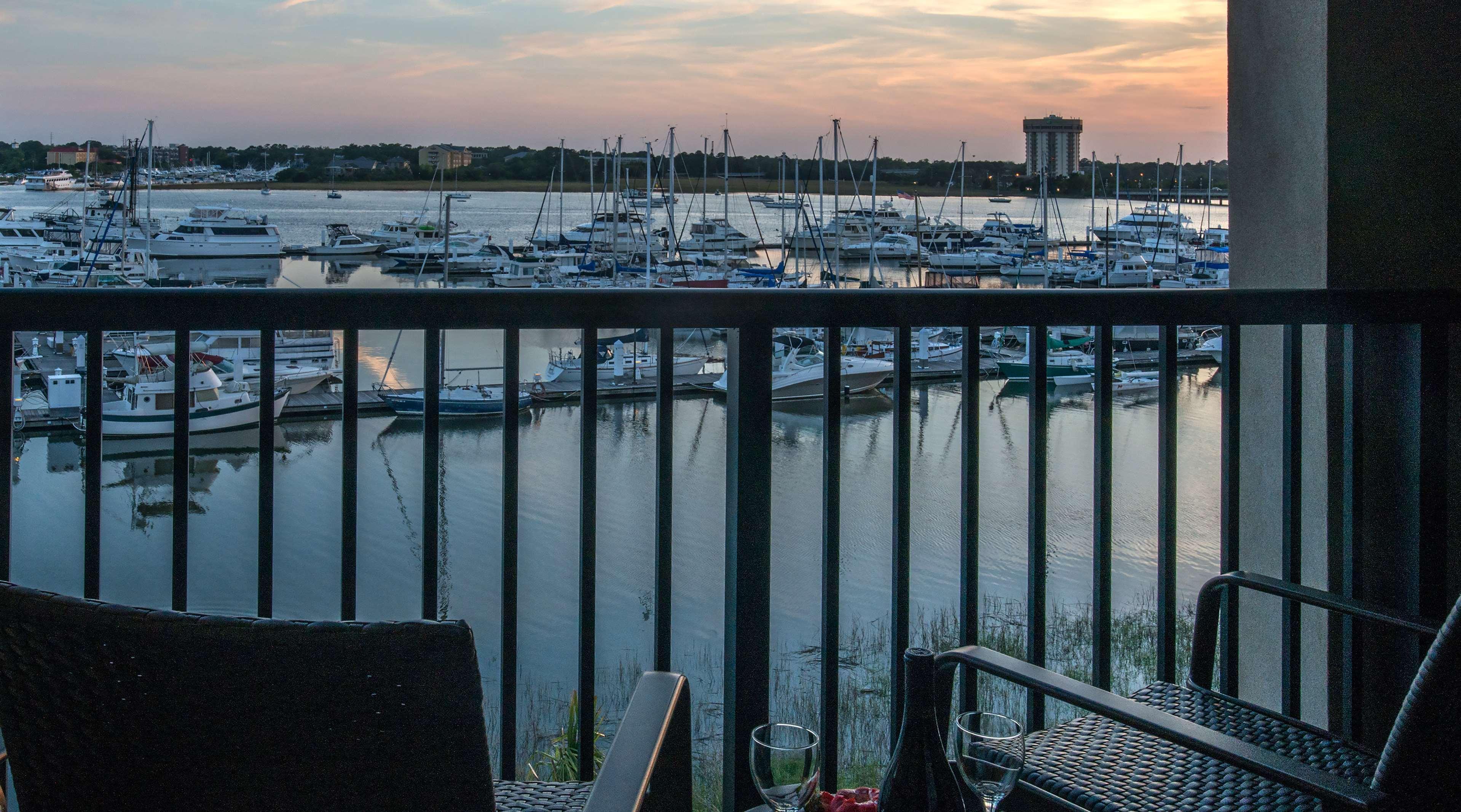 Hilton Garden Inn Charleston Waterfront/Downtown Exterior photo