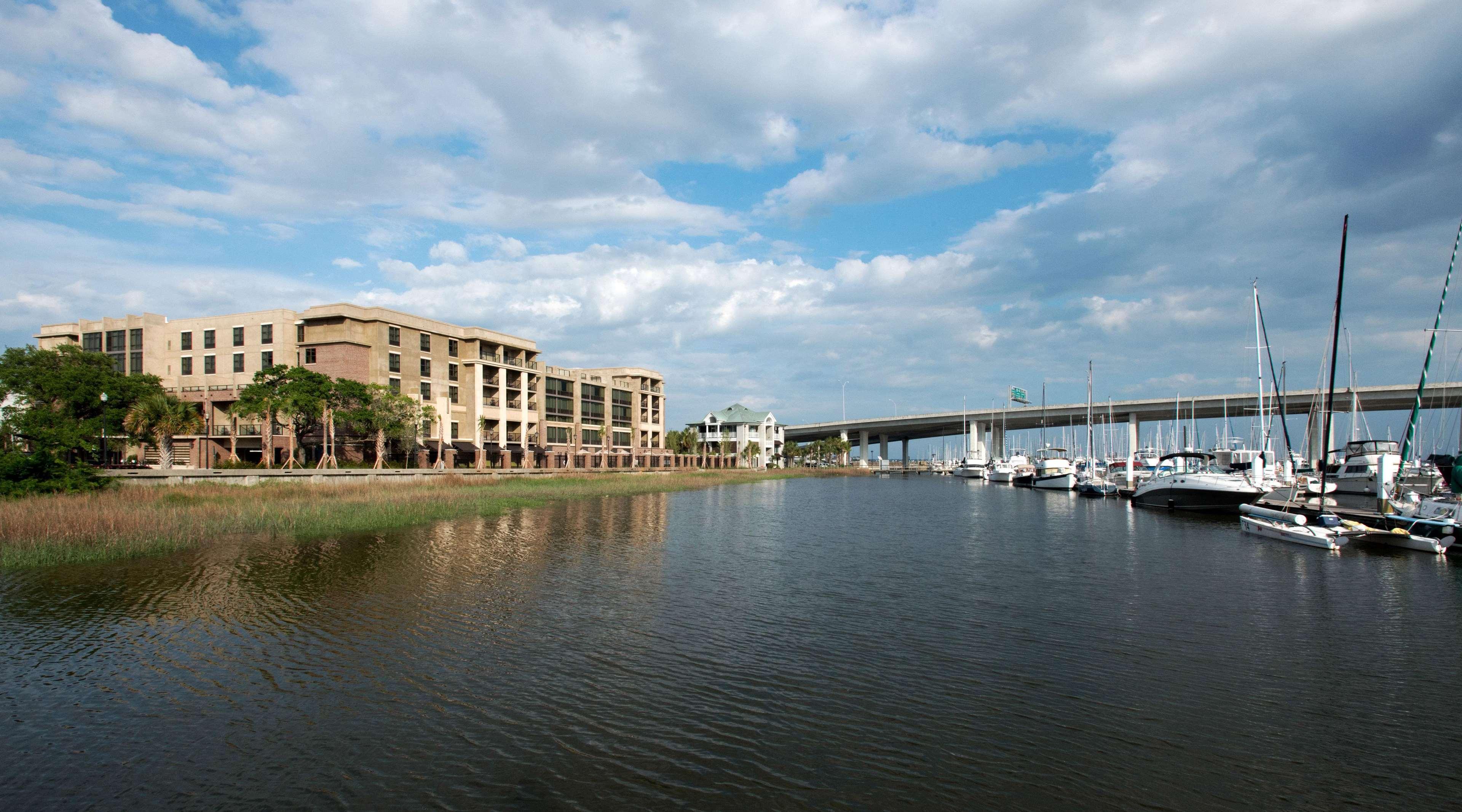 Hilton Garden Inn Charleston Waterfront/Downtown Exterior photo