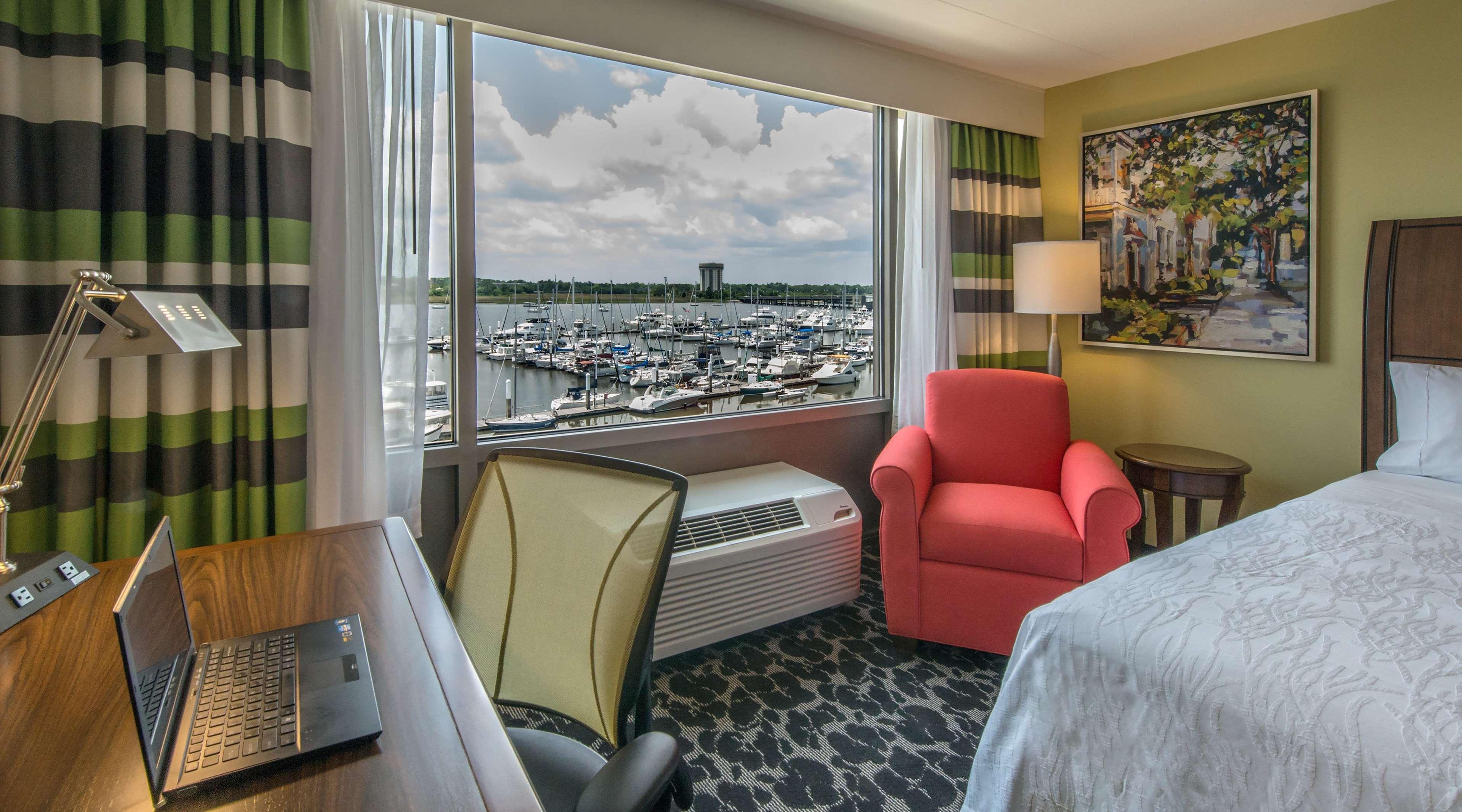 Hilton Garden Inn Charleston Waterfront/Downtown Exterior photo