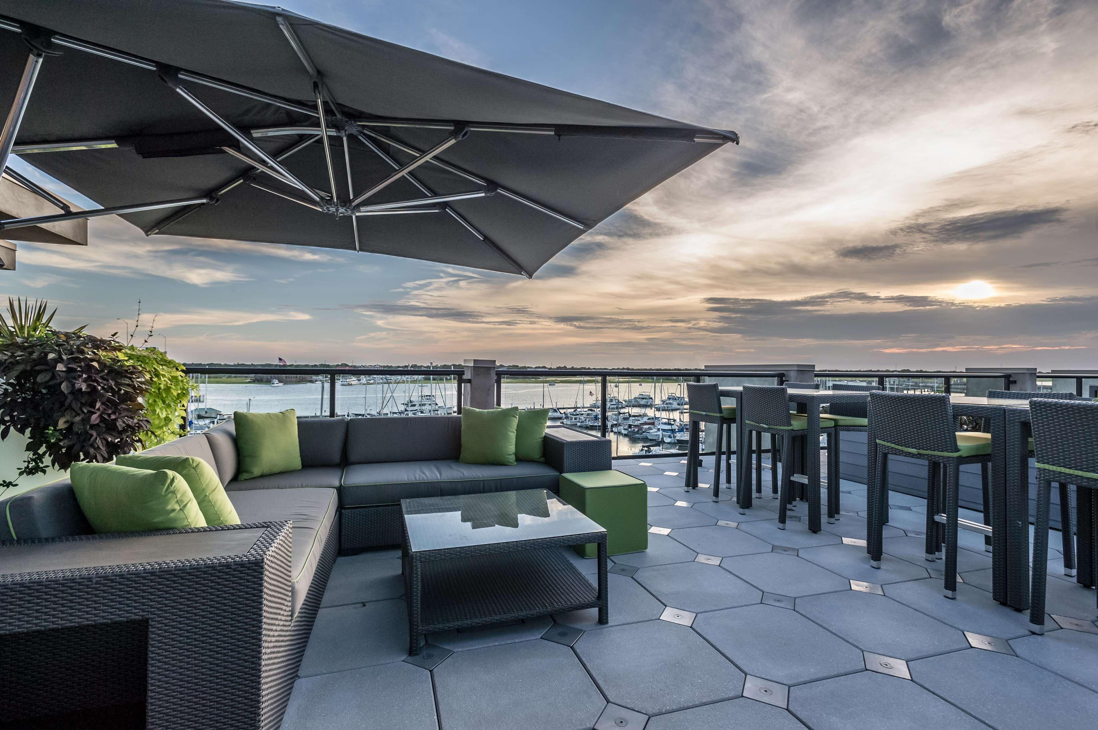 Hilton Garden Inn Charleston Waterfront/Downtown Exterior photo