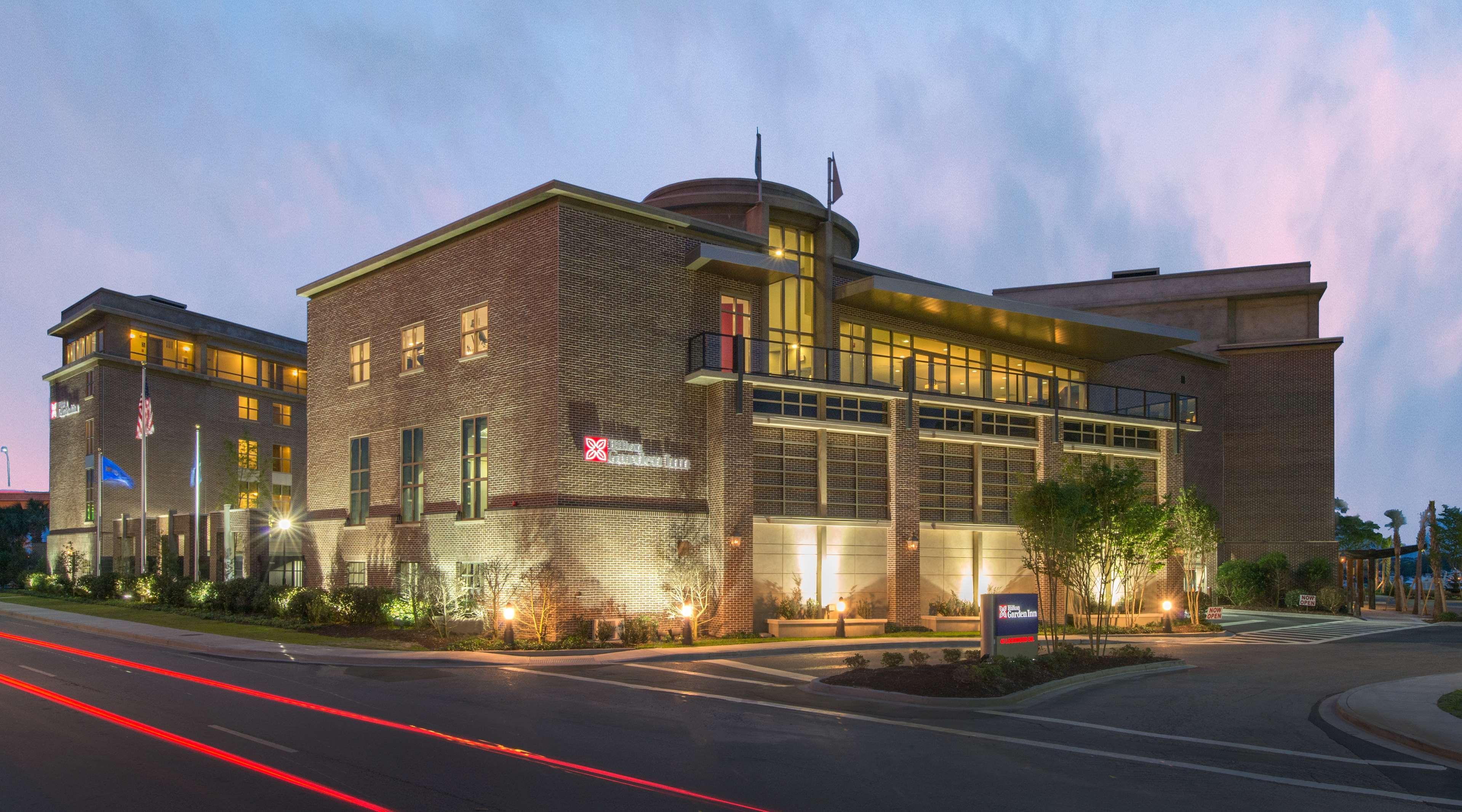 Hilton Garden Inn Charleston Waterfront/Downtown Exterior photo