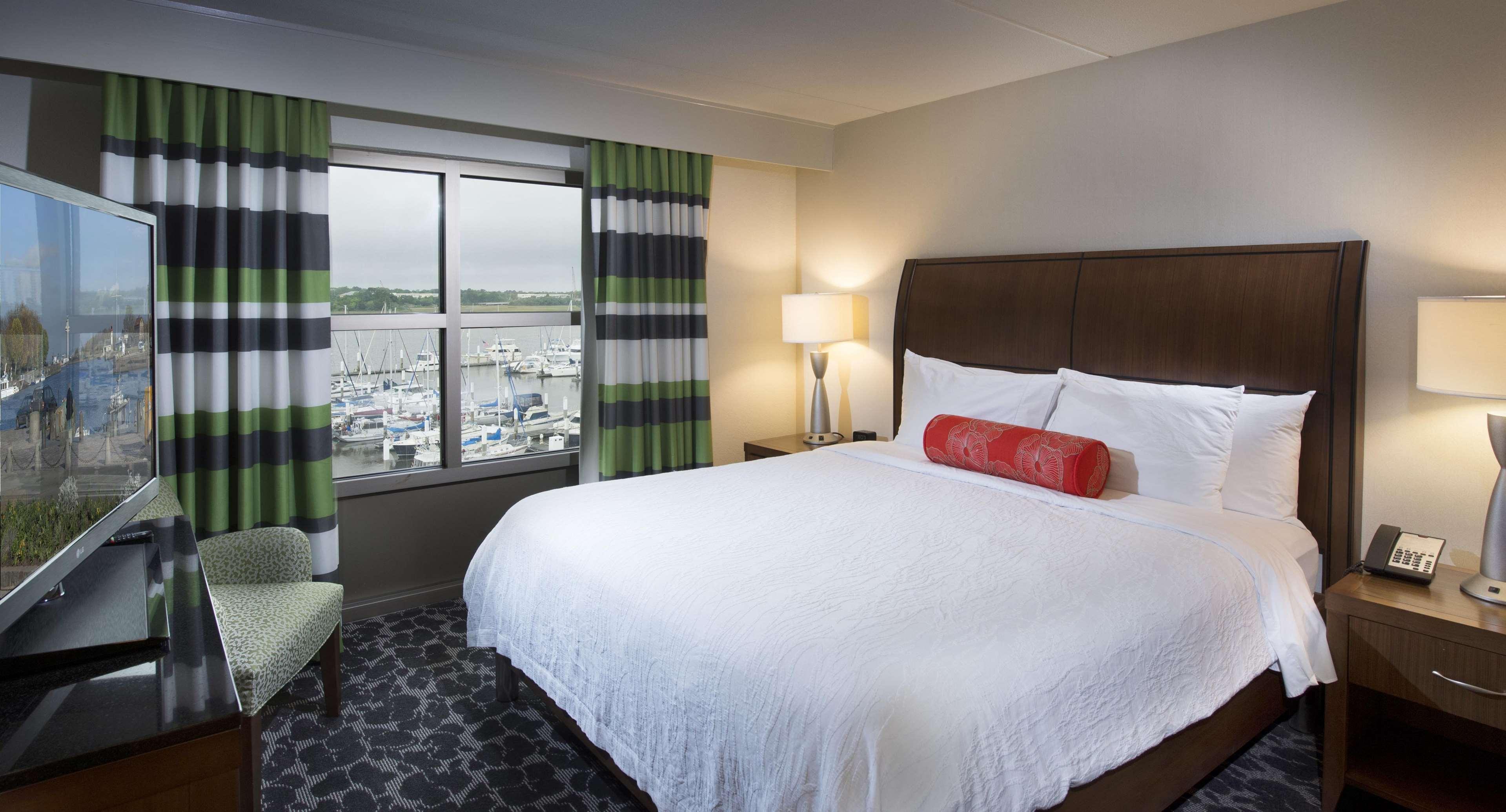 Hilton Garden Inn Charleston Waterfront/Downtown Exterior photo