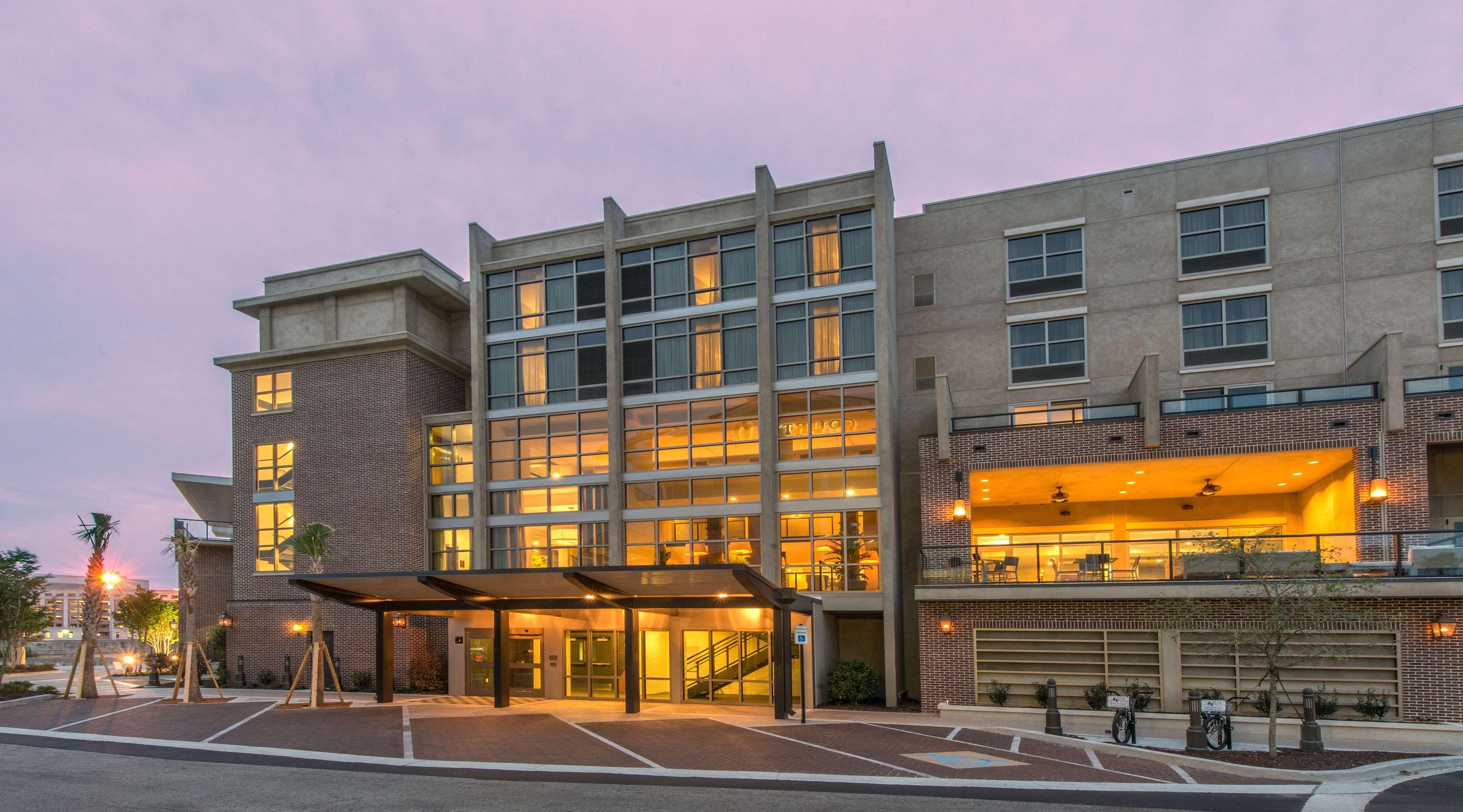 Hilton Garden Inn Charleston Waterfront/Downtown Exterior photo