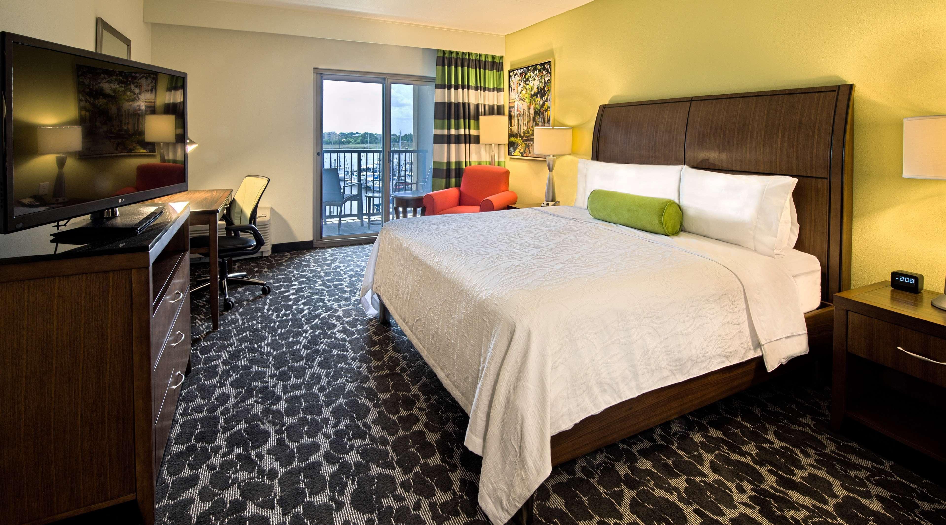 Hilton Garden Inn Charleston Waterfront/Downtown Exterior photo