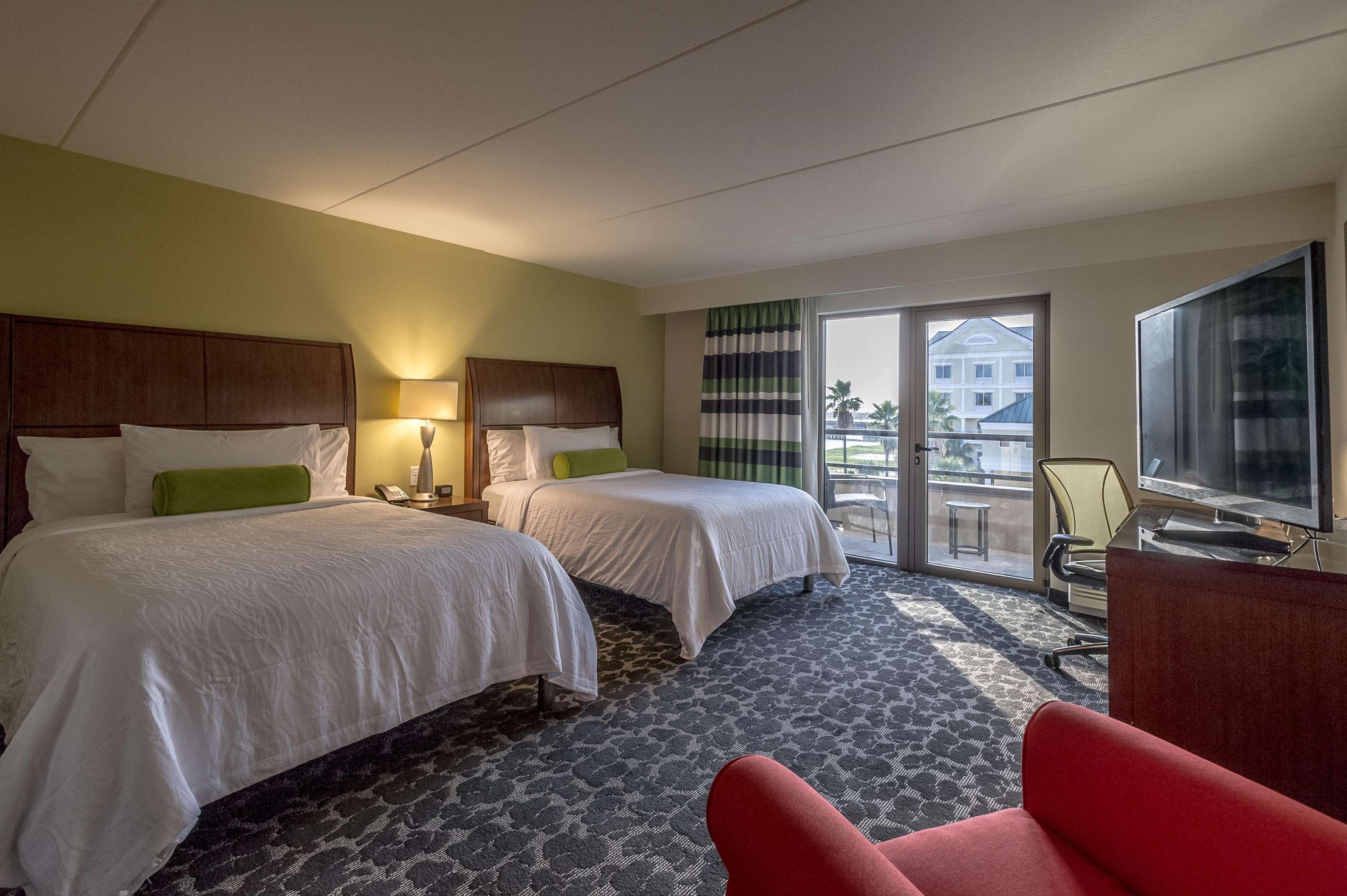 Hilton Garden Inn Charleston Waterfront/Downtown Exterior photo