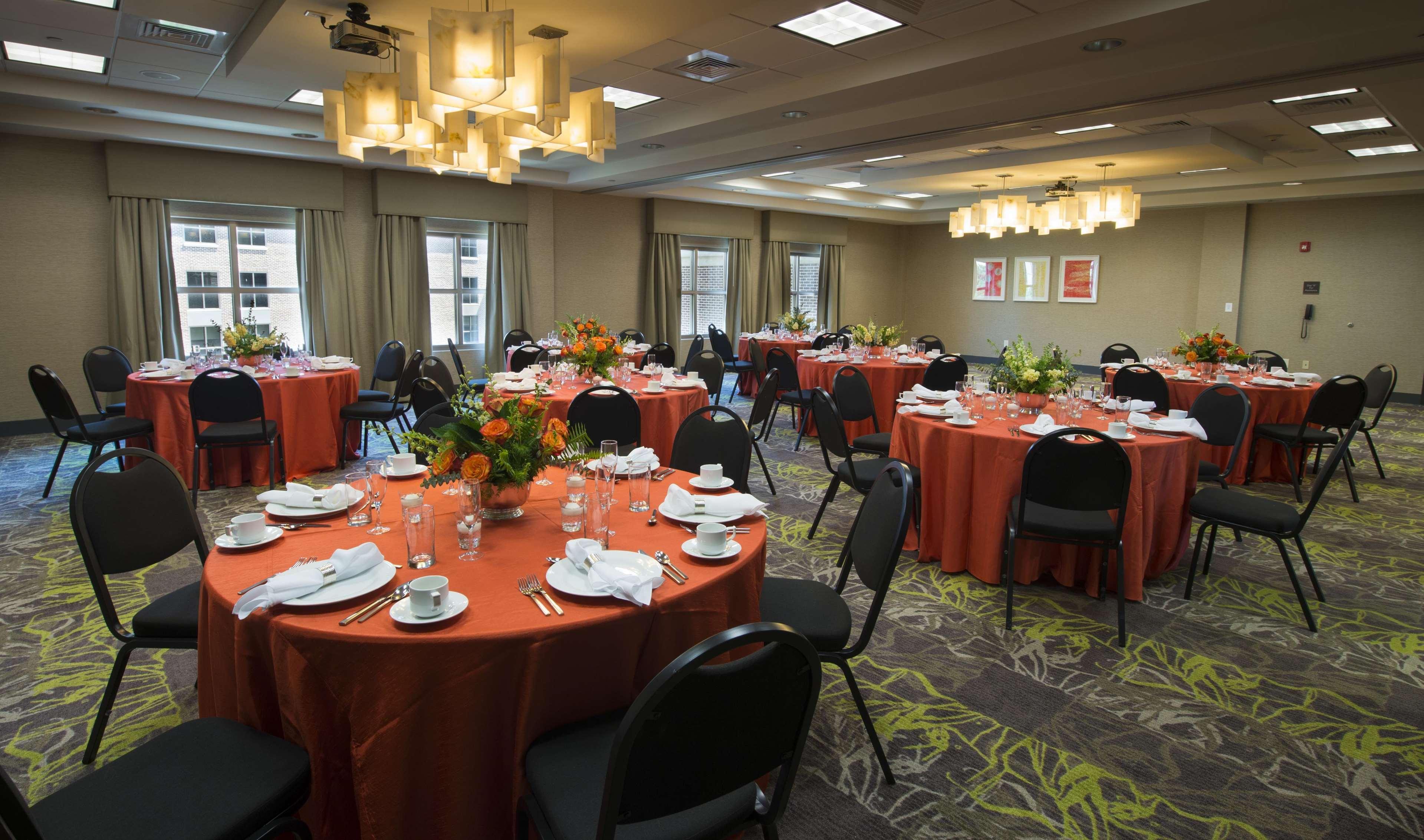 Hilton Garden Inn Charleston Waterfront/Downtown Exterior photo