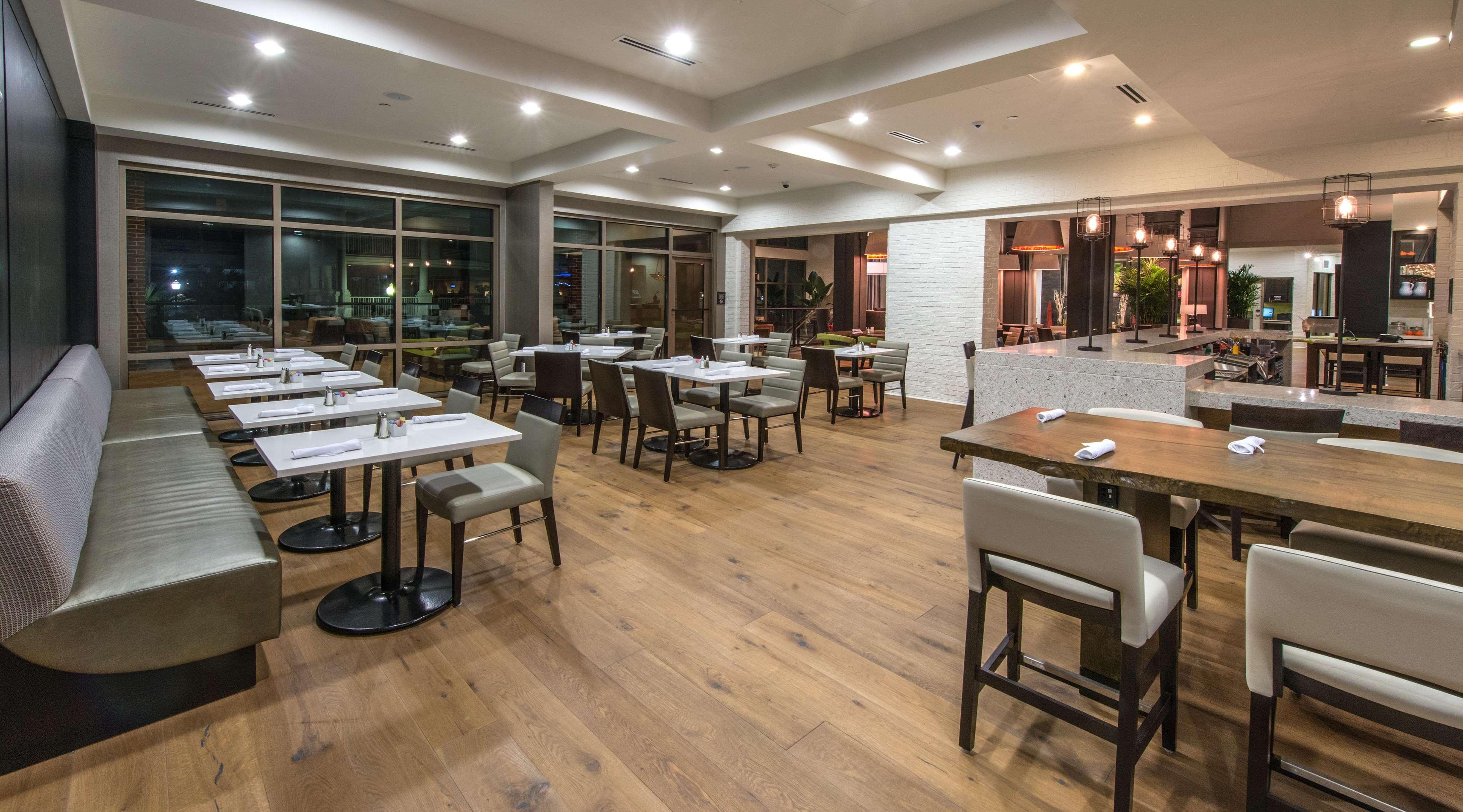 Hilton Garden Inn Charleston Waterfront/Downtown Exterior photo