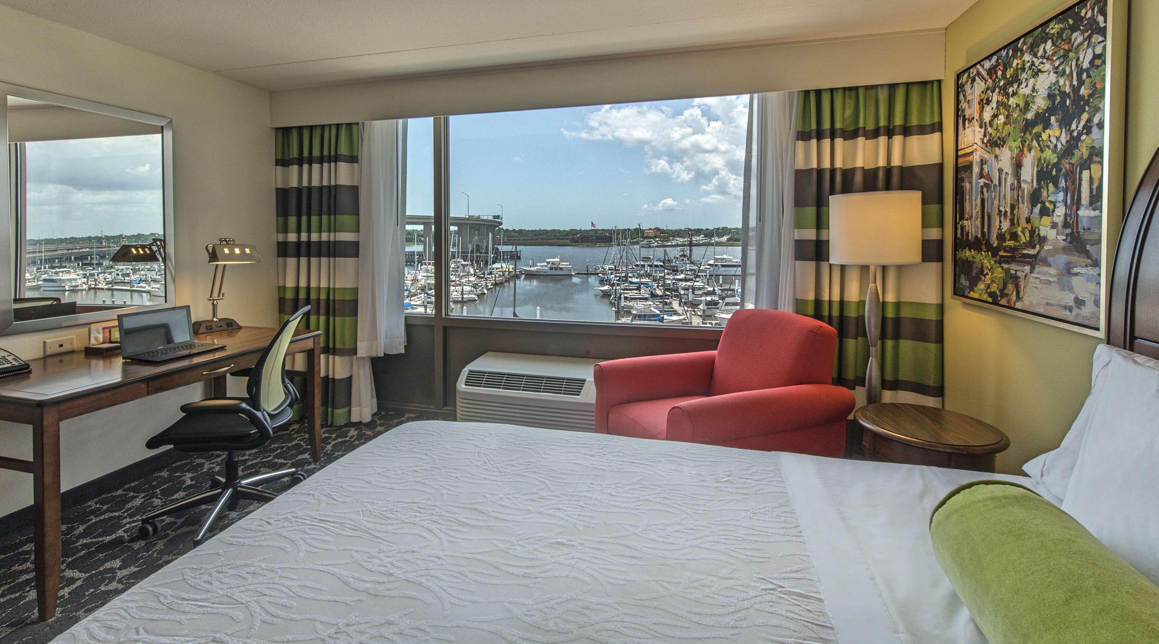 Hilton Garden Inn Charleston Waterfront/Downtown Exterior photo