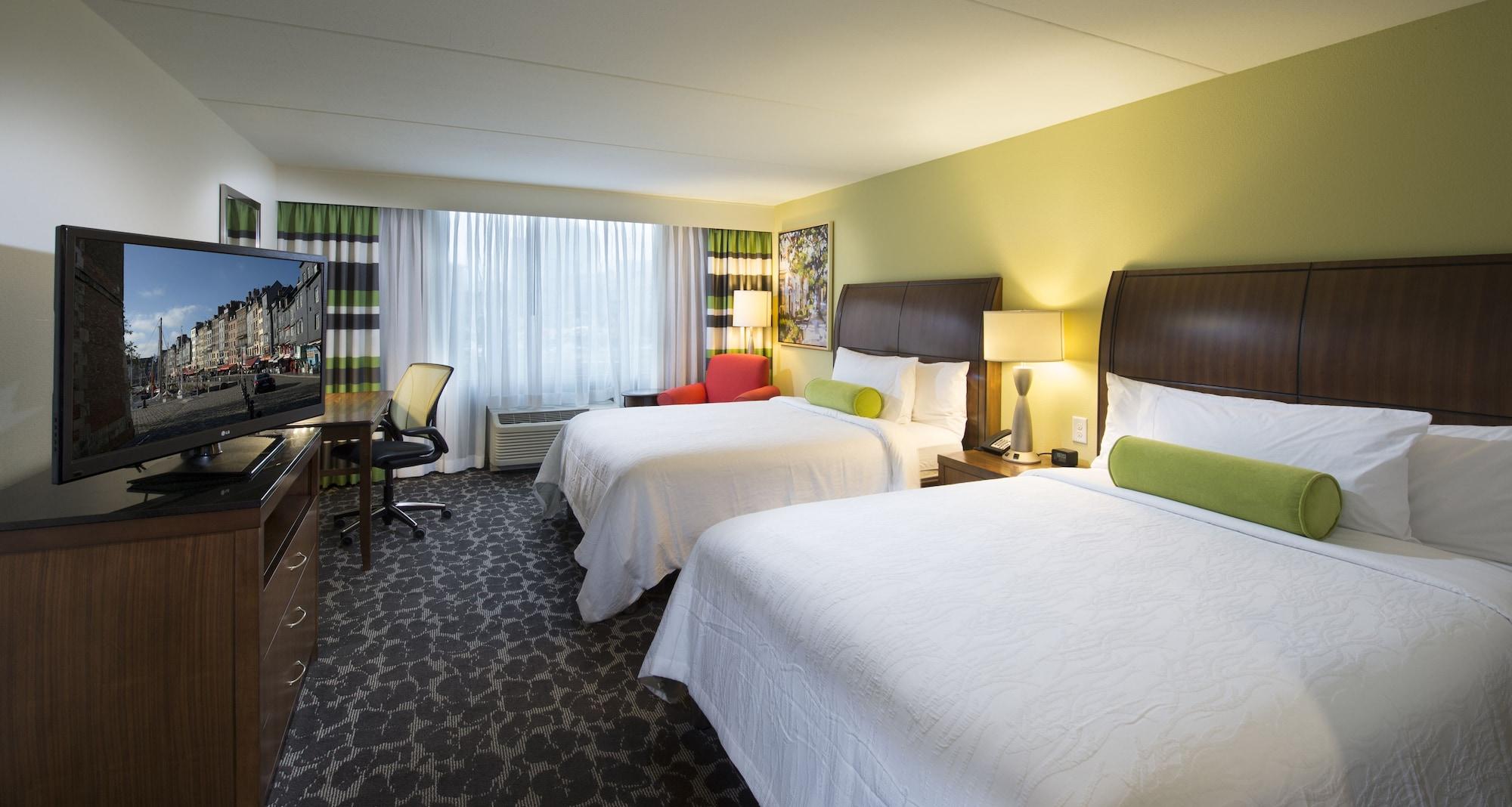 Hilton Garden Inn Charleston Waterfront/Downtown Exterior photo