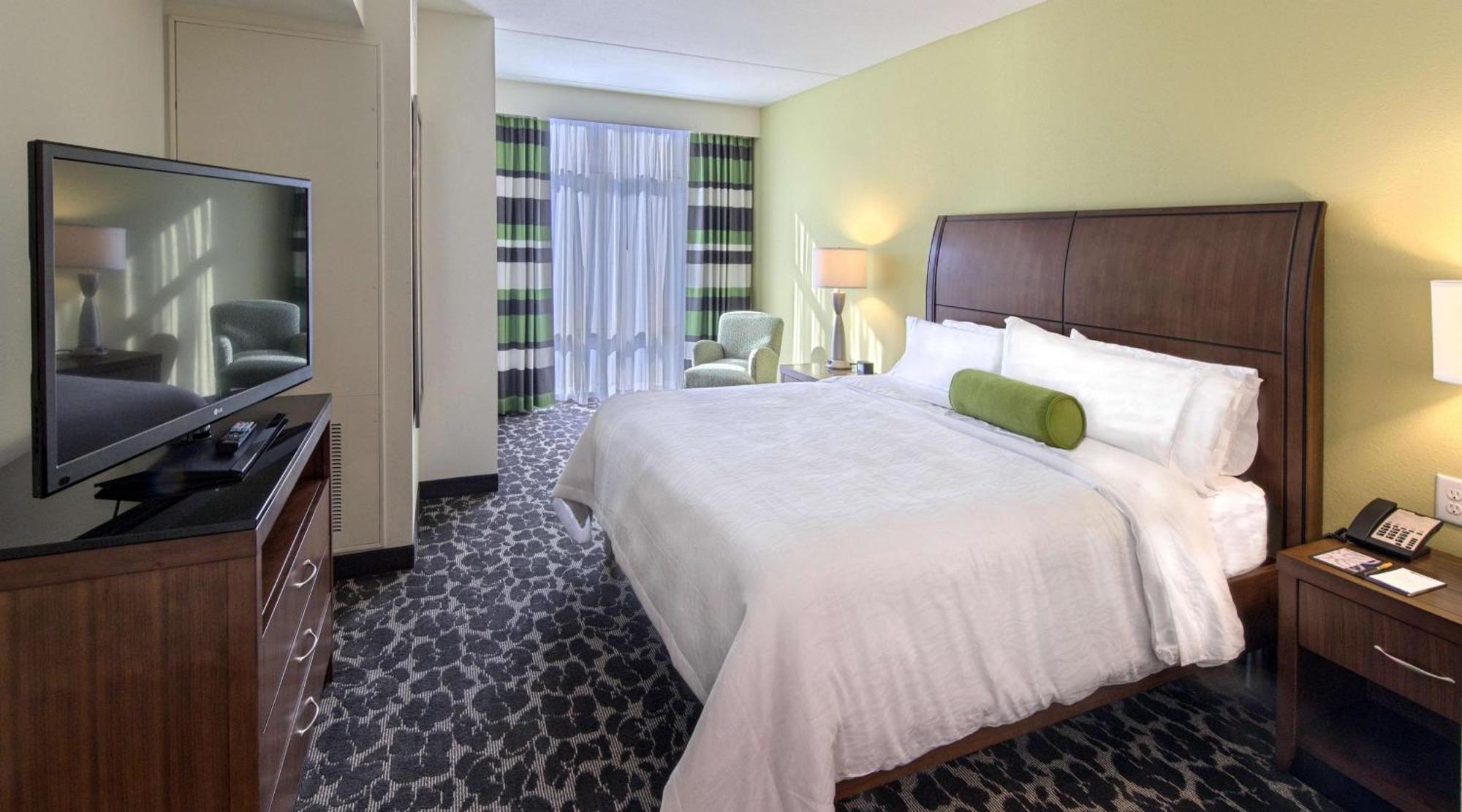 Hilton Garden Inn Charleston Waterfront/Downtown Exterior photo