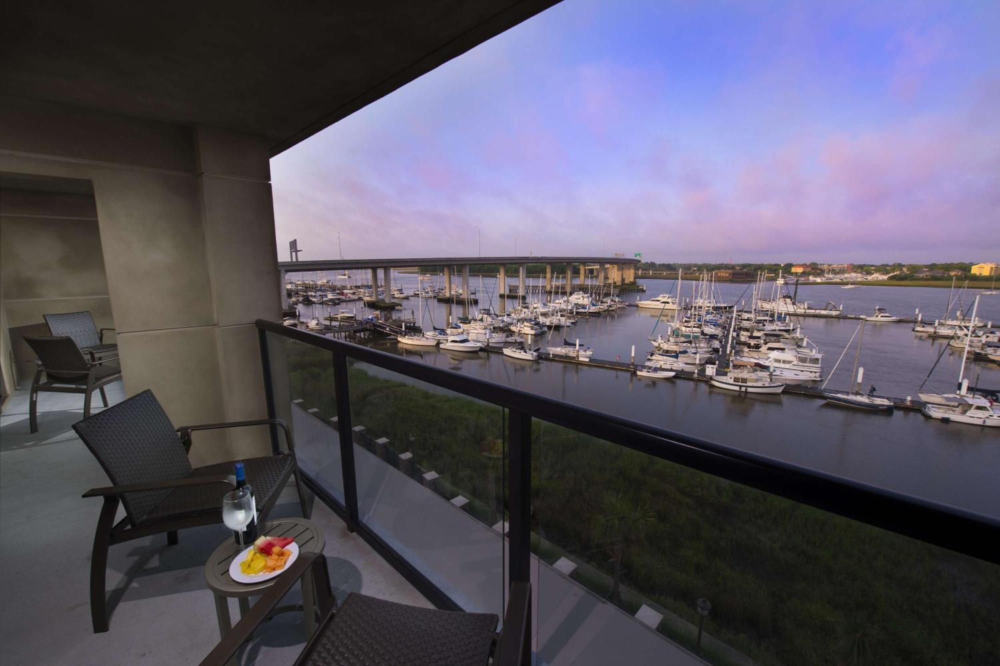 Hilton Garden Inn Charleston Waterfront/Downtown Exterior photo